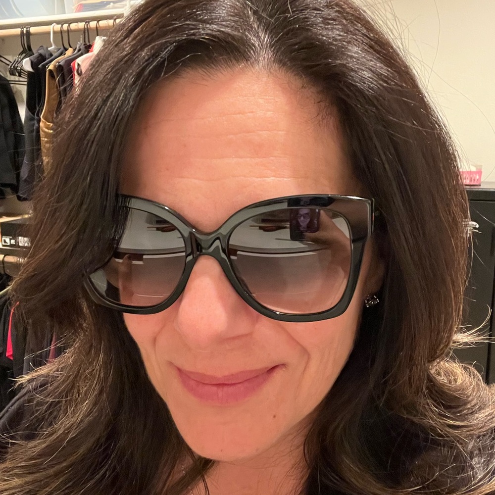 Like new Gucci oversized black sunglasses. PLUS FREE SHIPPING